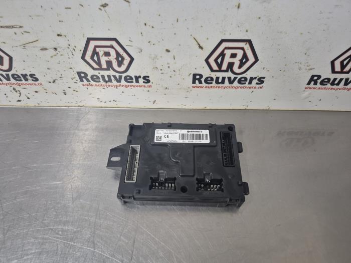 Gebruikte Computer Body Control Renault Clio IV (5R) 0.9 Energy TCE 90 12V Prijs € 30,00 Margeregeling aangeboden door Autorecycling Reuvers B.V.