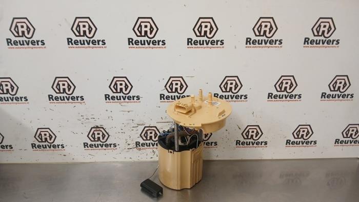 Gebruikte Tank element Pomp Opel Astra K Sports Tourer 1.6 CDTI 110 16V Prijs € 35,00 Margeregeling aangeboden door Autorecycling Reuvers B.V.