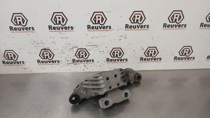 Gebruikte Motorrubber Opel Astra K Sports Tourer 1.6 CDTI 110 16V Prijs € 25,00 Margeregeling aangeboden door Autorecycling Reuvers B.V.