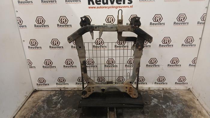 Gebruikte Subframe Chevrolet HHR 2.4 16V Prijs € 100,00 Margeregeling aangeboden door Autorecycling Reuvers B.V.