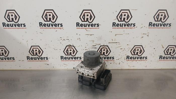 Gebruikte ABS Pomp Renault Twingo III (AH) 1.0 SCe 70 12V Prijs € 45,00 Margeregeling aangeboden door Autorecycling Reuvers B.V.