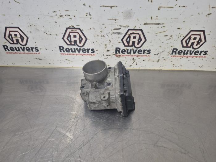 Gebruikte Gasklephuis Renault Clio III (BR/CR) 1.2 16V 75 Prijs € 50,00 Margeregeling aangeboden door Autorecycling Reuvers B.V.