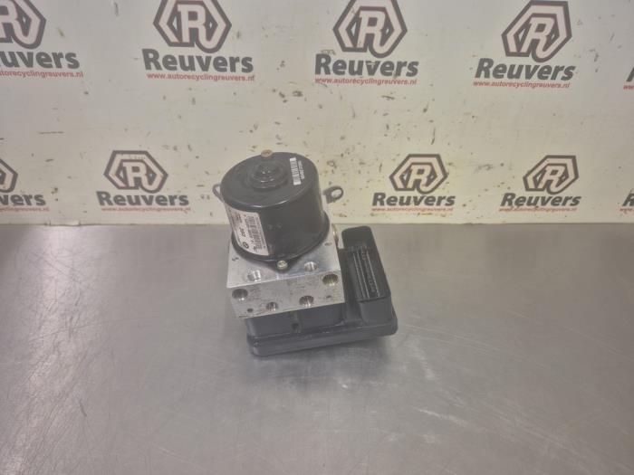 Gebruikte ABS Pomp BMW 3 serie (E90) 320i 16V Prijs € 100,00 Margeregeling aangeboden door Autorecycling Reuvers B.V.