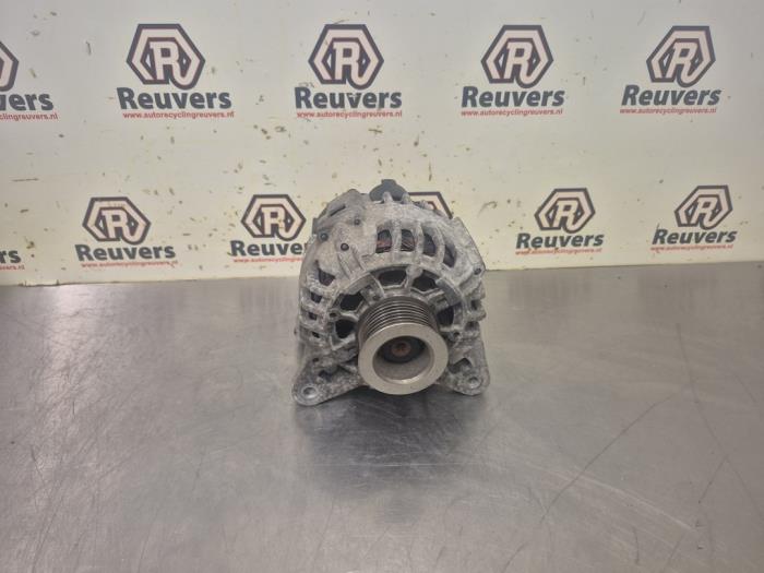 Gebruikte Dynamo Renault Twingo II (CN) 1.2 16V Prijs € 35,00 Margeregeling aangeboden door Autorecycling Reuvers B.V.
