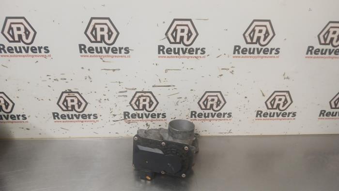 Gebruikte Gasklephuis Renault Twingo II (CN) 1.2 16V Prijs € 35,00 Margeregeling aangeboden door Autorecycling Reuvers B.V.