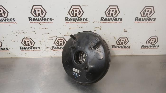 Gebruikte Rembekrachtiger Mitsubishi Space Star (A0) 1.0 12V Prijs € 30,00 Margeregeling aangeboden door Autorecycling Reuvers B.V.
