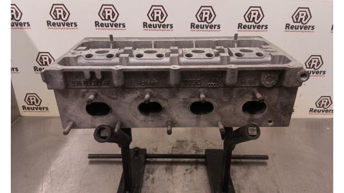 Cilinderkop van een Seat Leon (1M1) 1.6 16V 2001