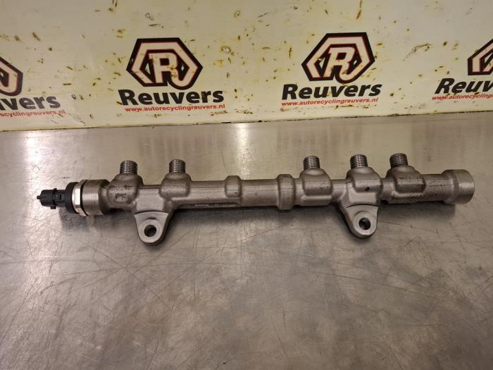 Gebruikte Injector brug Fiat Doblo Cargo (263) 1.3 MJ 16V DPF Euro 5 Prijs € 30,00 Margeregeling aangeboden door Autorecycling Reuvers B.V.