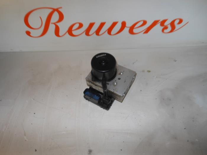 Gebruikte ABS Pomp Chrysler PT Cruiser 2.0 16V Prijs € 100,00 Margeregeling aangeboden door Autorecycling Reuvers B.V.