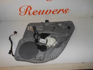 Gebruikte Ruitmechaniek 4Deurs rechts-achter Volkswagen Golf IV (1J1) 1.6 FSI 16V Prijs € 35,00 Margeregeling aangeboden door Autorecycling Reuvers B.V.