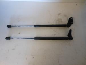 Gebruikte Gasdemperset Achterklep Suzuki Swift (ZA/ZC/ZD1/2/3/9) 1.3 VVT 16V Prijs € 20,00 Margeregeling aangeboden door Autorecycling Reuvers B.V.