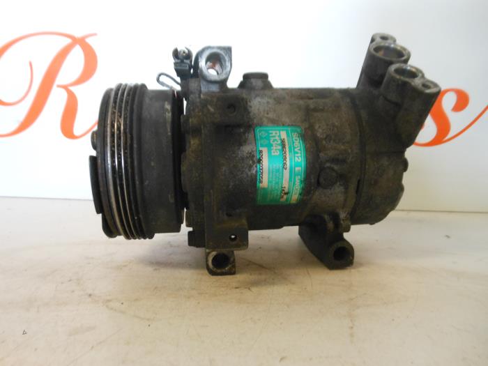 Gebruikte Aircopomp Renault Clio III (BR/CR) 1.2 16V 75 Prijs € 50,00 Margeregeling aangeboden door Autorecycling Reuvers B.V.