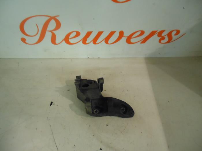 Gebruikte Dynamosteun onder Ford Fiesta 5 (JD/JH) 1.4 TDCi Prijs € 25,00 Margeregeling aangeboden door Autorecycling Reuvers B.V.