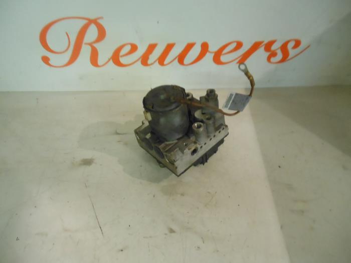 Gebruikte ABS Pomp BMW 5 serie (E39) 520i 24V Prijs € 50,00 Margeregeling aangeboden door Autorecycling Reuvers B.V.