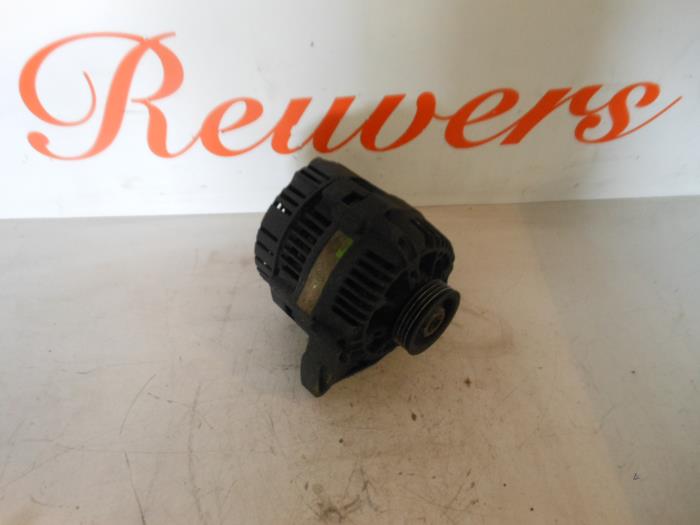 Gebruikte Dynamo Renault Clio (B/C57/357/557/577) 1.2 Eco Kat. Prijs € 35,00 Margeregeling aangeboden door Autorecycling Reuvers B.V.