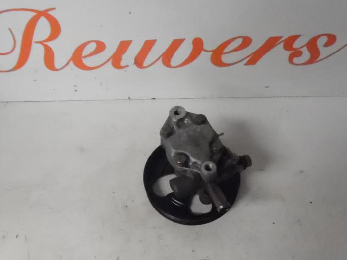 Gebruikte Pomp Servo Mitsubishi Space Star (DG) 1.6 16V Prijs € 50,00 Margeregeling aangeboden door Autorecycling Reuvers B.V.