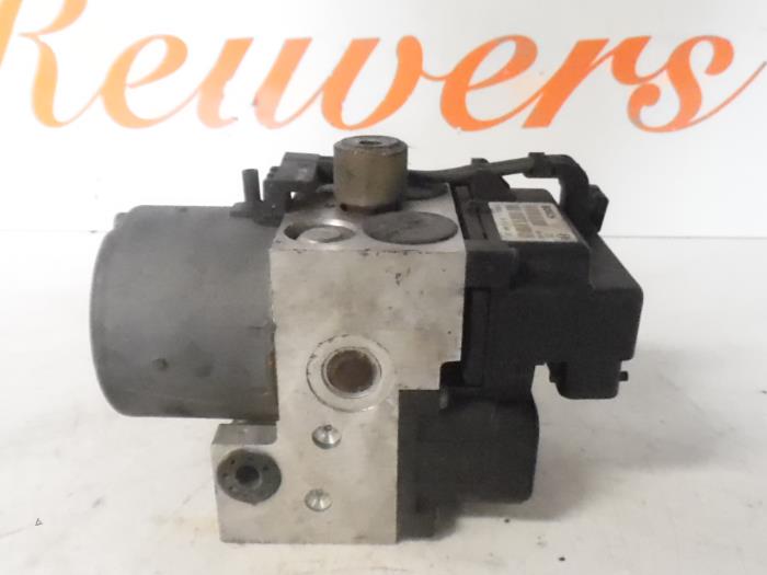 Gebruikte ABS Pomp Audi A4 Avant (B6) 1.9 TDI PDE 130 Prijs € 45,00 Margeregeling aangeboden door Autorecycling Reuvers B.V.