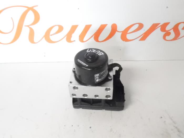 Gebruikte ABS Pomp Volkswagen Bora (1J2) 1.6 Prijs € 75,00 Margeregeling aangeboden door Autorecycling Reuvers B.V.