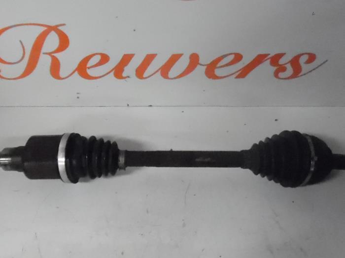 Gebruikte Aandrijfas links-voor Renault Scénic II (JM) 1.5 dCi 80 Prijs € 40,00 Margeregeling aangeboden door Autorecycling Reuvers B.V.