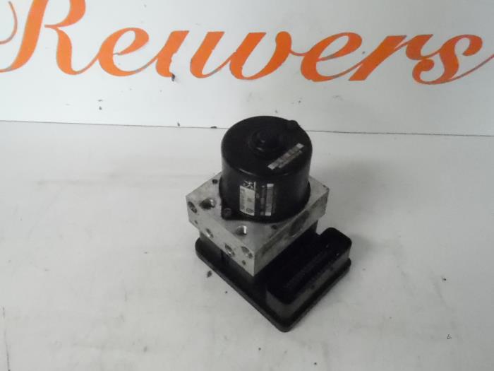 Gebruikte ABS Pomp Volkswagen New Beetle (9C1/9G1) 1.9 TDI 90 Prijs € 100,00 Margeregeling aangeboden door Autorecycling Reuvers B.V.