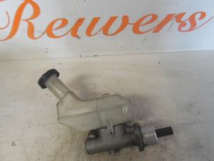 Gebruikte Hoofdremcilinder Renault Clio II (BB/CB) 1.2 16V Prijs € 25,00 Margeregeling aangeboden door Autorecycling Reuvers B.V.