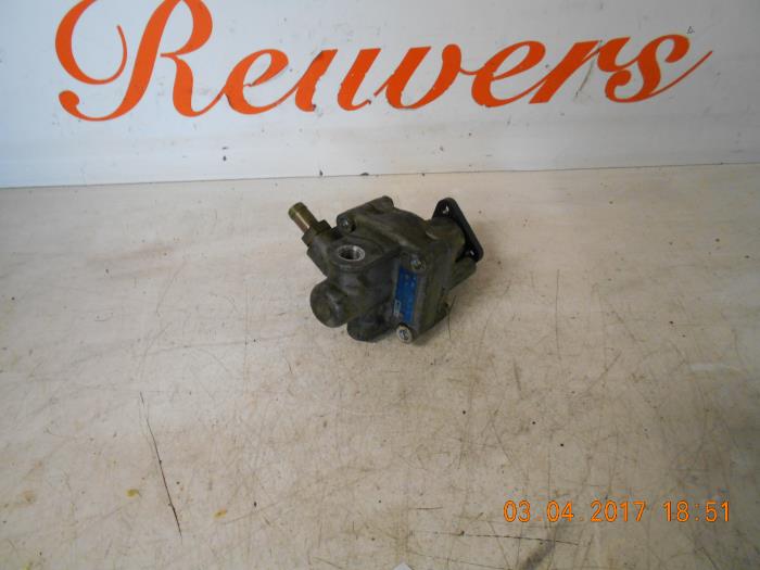 Gebruikte Pomp Servo Audi 100 Avant (C4) 2.3E 5E Prijs € 50,00 Margeregeling aangeboden door Autorecycling Reuvers B.V.