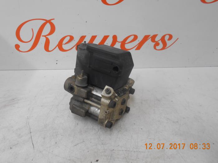 Gebruikte ABS Pomp Volkswagen Transporter/Caravelle T4 1.9 TD Caravelle Prijs € 125,00 Margeregeling aangeboden door Autorecycling Reuvers B.V.