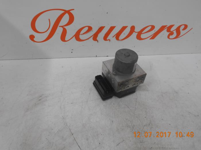 Gebruikte ABS Pomp Ford Mondeo III Wagon 2.0 TDCi 115 16V Prijs € 125,00 Margeregeling aangeboden door Autorecycling Reuvers B.V.