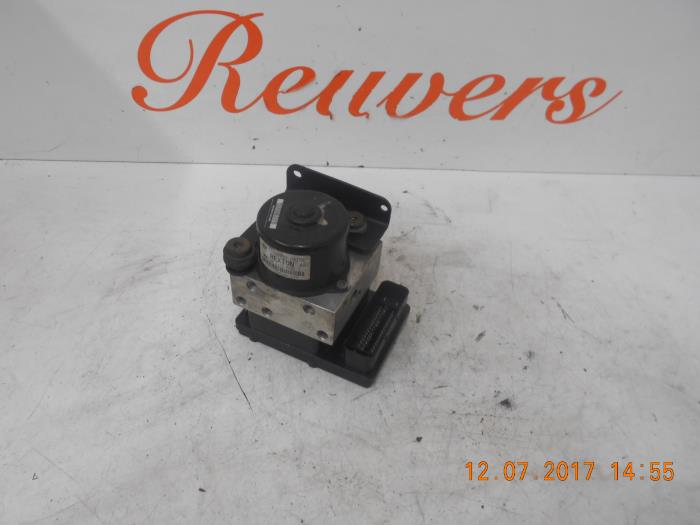 Gebruikte ABS Pomp Ssang Yong Rexton 2.9 TD RJ 290 Prijs € 150,00 Margeregeling aangeboden door Autorecycling Reuvers B.V.
