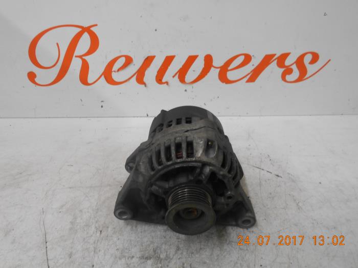 Dynamo van een Opel Vectra B Caravan (31) 2.0 Di 16V 1999