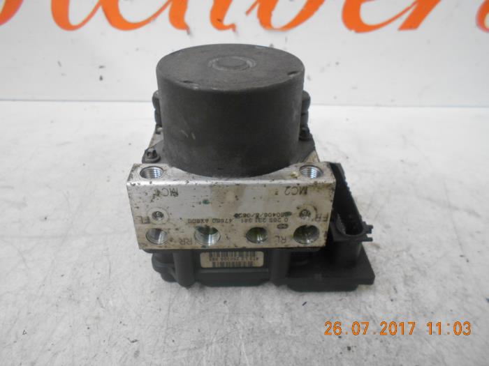 Gebruikte ABS Pomp Nissan Micra (K12) 1.0 16V Prijs € 75,00 Margeregeling aangeboden door Autorecycling Reuvers B.V.