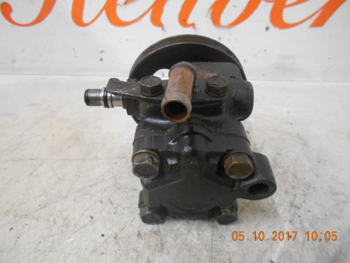 Stuurbekrachtiging Pomp van een Hyundai H-100 2.5 Diesel 1997