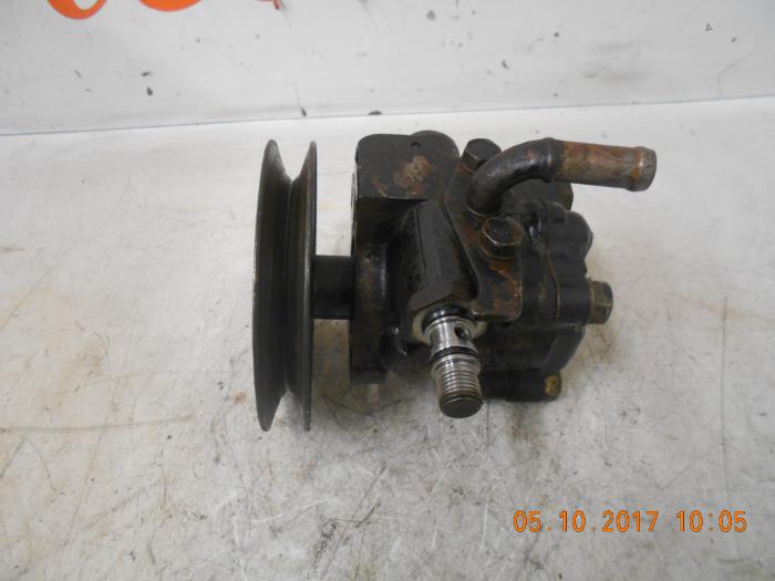 Stuurbekrachtiging Pomp van een Hyundai H-100 2.5 Diesel 1997