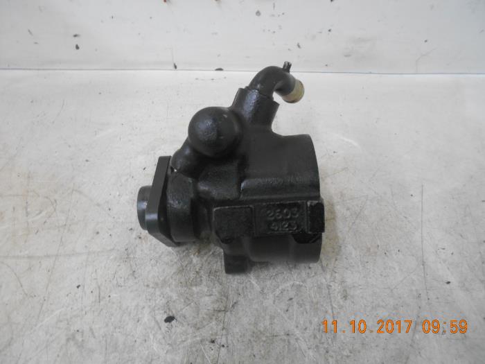 Stuurbekrachtiging Pomp van een Alfa Romeo 156 (932) 2.4 JTD 2003