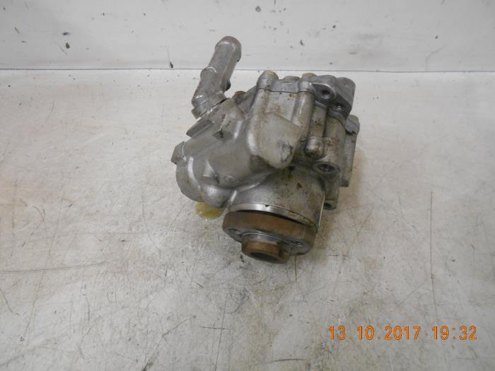 Stuurbekrachtiging Pomp van een Volkswagen Golf IV Variant (1J5) 1.6 2000