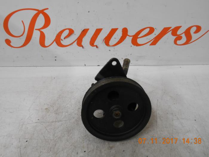 Gebruikte Servopomp Nissan Prairie (M11) 2.4 SLX 12V Prijs € 125,00 Margeregeling aangeboden door Autorecycling Reuvers B.V.