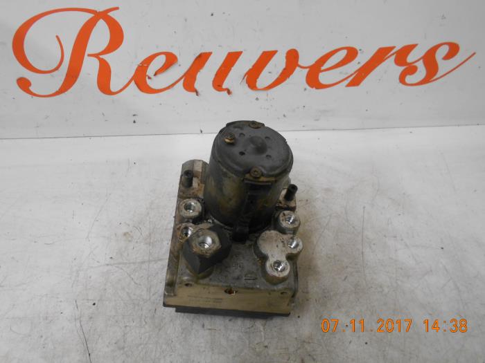 Gebruikte ABS Pomp Mercedes E (W210) 3.0 E-300D 24V Prijs € 60,00 Margeregeling aangeboden door Autorecycling Reuvers B.V.