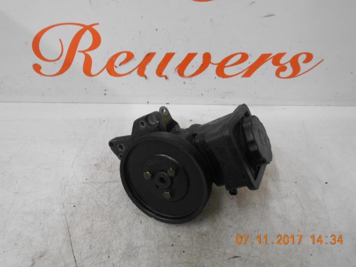 Gebruikte Servopomp BMW 5 serie Touring (E39) 530d 24V Prijs € 40,00 Margeregeling aangeboden door Autorecycling Reuvers B.V.