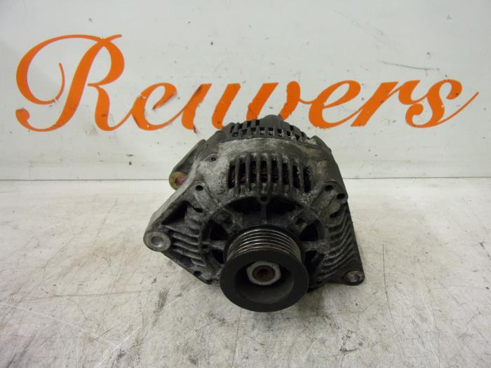 Gebruikte Dynamo Renault Espace (JE) 2.0i RTE,RXE Prijs € 35,00 Margeregeling aangeboden door Autorecycling Reuvers B.V.