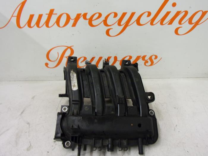 Inlaatspruitstuk van een Dacia Sandero I (BS) 1.2 16V 2009