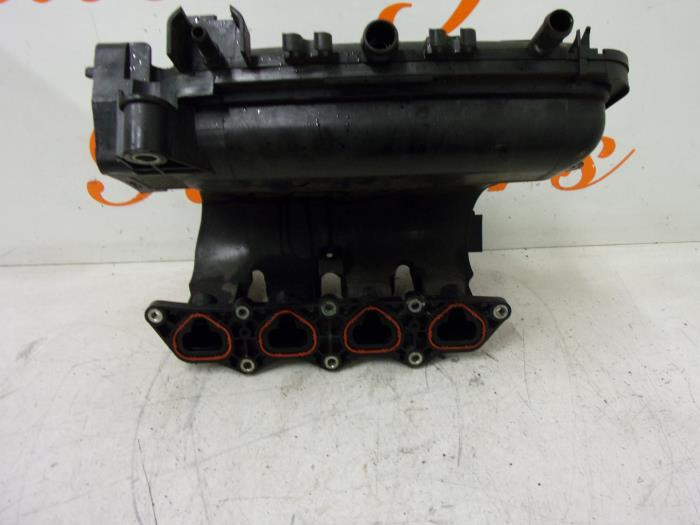 Inlaatspruitstuk van een Dacia Sandero I (BS) 1.2 16V 2009