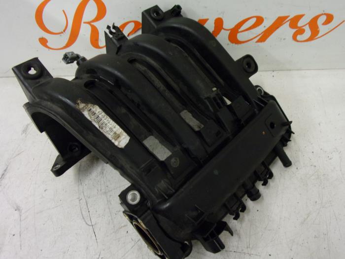 Inlaatspruitstuk van een Dacia Sandero I (BS) 1.2 16V 2009