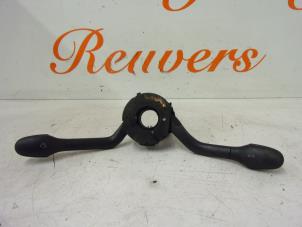 Gebruikte Licht + Raw Schakelaar Volkswagen Transporter/Caravelle T4 2.5 TDI Prijs € 30,00 Margeregeling aangeboden door Autorecycling Reuvers B.V.