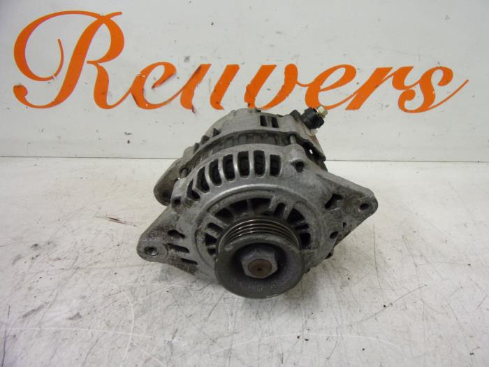 Dynamo van een Kia Rio (DC12) 1.5 16V 2003