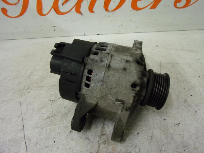 Dynamo van een Alfa Romeo 146 (930B) 1.4 Twin Spark 16V 2000