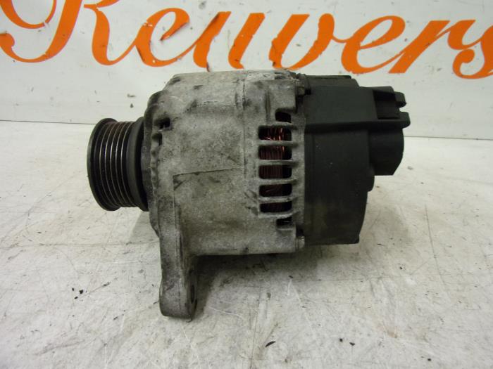 Dynamo van een Alfa Romeo 146 (930B) 1.4 Twin Spark 16V 2000