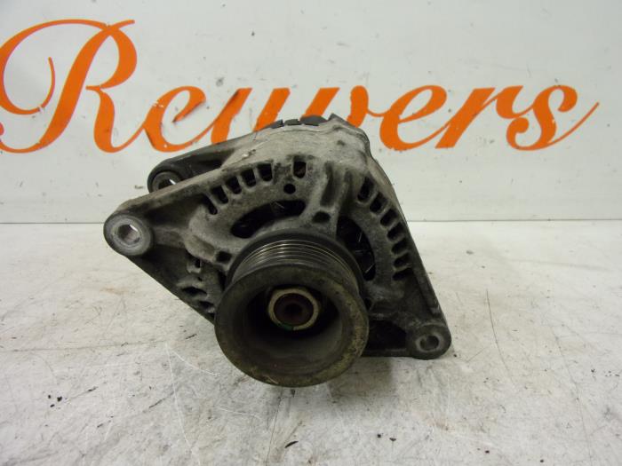 Dynamo van een Alfa Romeo 146 (930B) 1.4 Twin Spark 16V 2000
