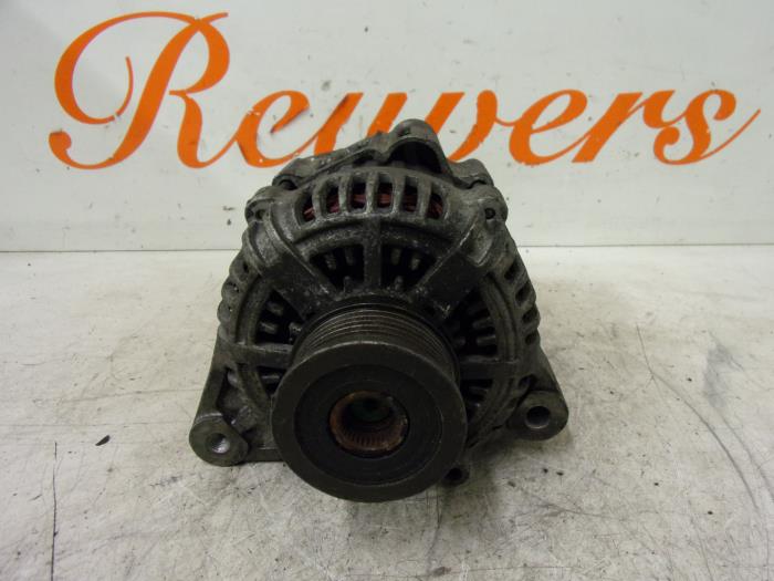 Gebruikte Dynamo Hyundai Trajet 2.0 CRDi 16V Prijs € 35,00 Margeregeling aangeboden door Autorecycling Reuvers B.V.