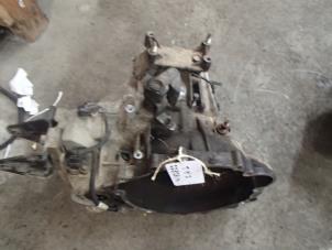 Gebruikte Versnellingsbak Hyundai Santa Fe I 2.4 16V 4x4 Prijs € 350,00 Margeregeling aangeboden door Autosloopbedrijf Jan Pronk B.V.