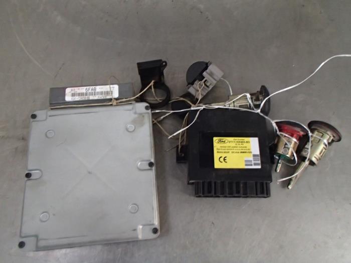 Gebruikte Computer Motormanagement Ford Transit Connect 1.8 Tddi Prijs € 200,00 Margeregeling aangeboden door Autosloopbedrijf Jan Pronk B.V.